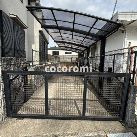 東香里南町戸建の駐車場