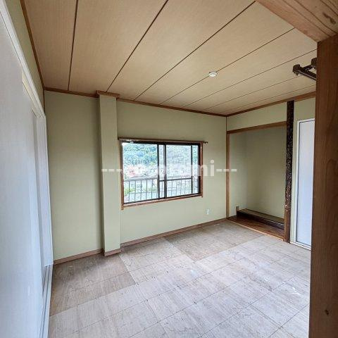 私市ロイヤルマンションの和室