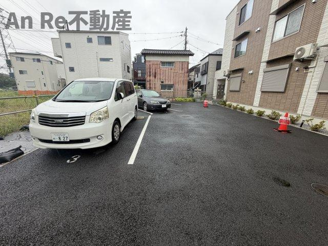 ベル　フェリシアの駐車場