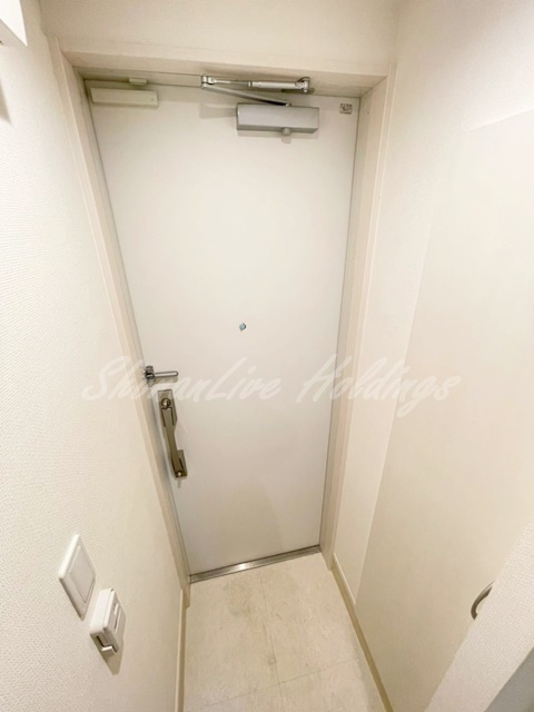 大和市大和南２丁目の賃貸マンションの玄関