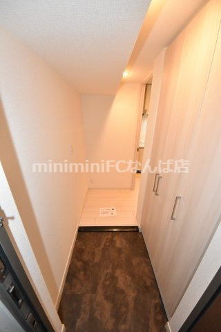 プレサンスNEO心斎橋の玄関