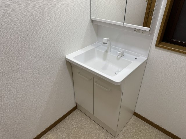 市川市大野町１丁目戸建ての独立洗面台