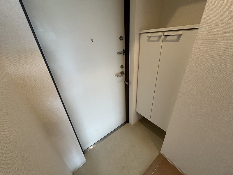 APRILE南森町の玄関