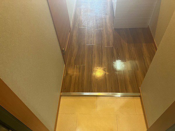 ドゥエリング梅田の玄関