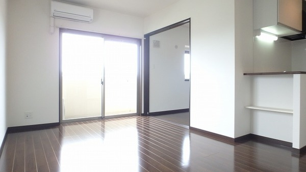 熊本市中央区段山本町の賃貸マンションの居間・リビング