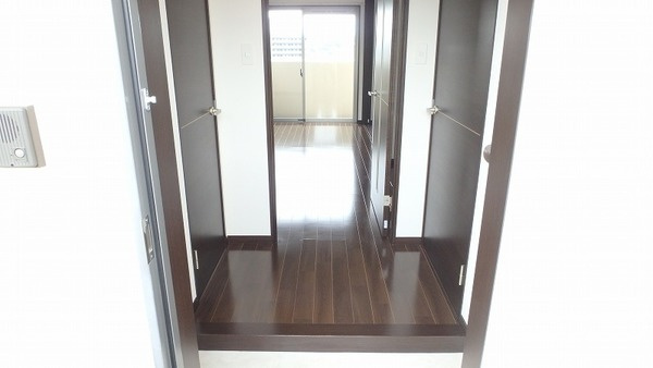 熊本市中央区段山本町の賃貸マンションの玄関