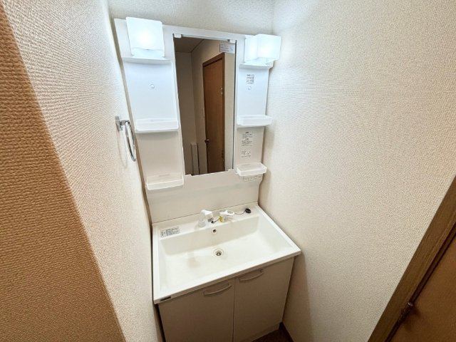 熊本市西区蓮台寺４丁目のアパートの独立洗面台