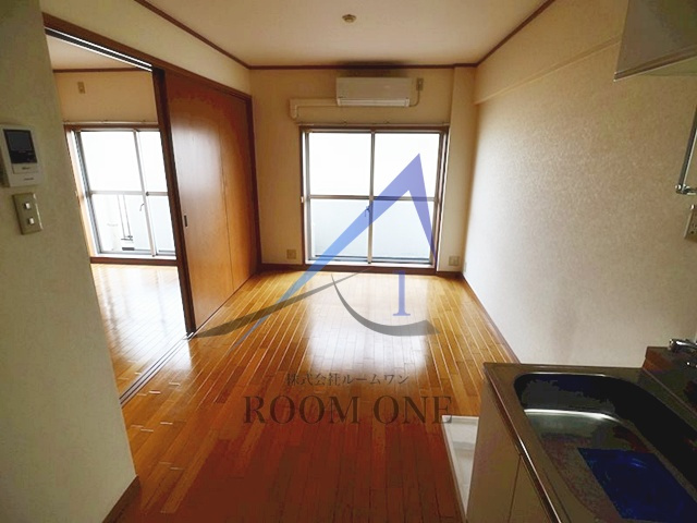 マツダマンションの居間・リビング|洋室のお部屋です。