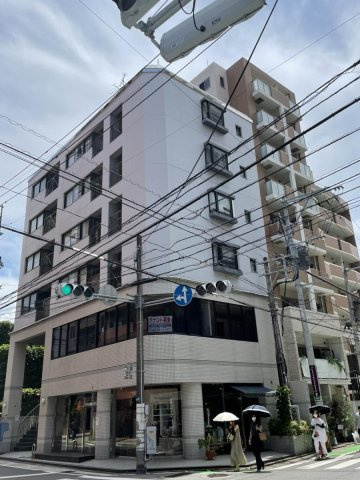 Mビルのエントランス