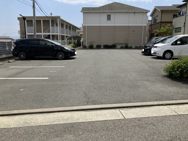 明石市大久保町西島のアパートの駐車場