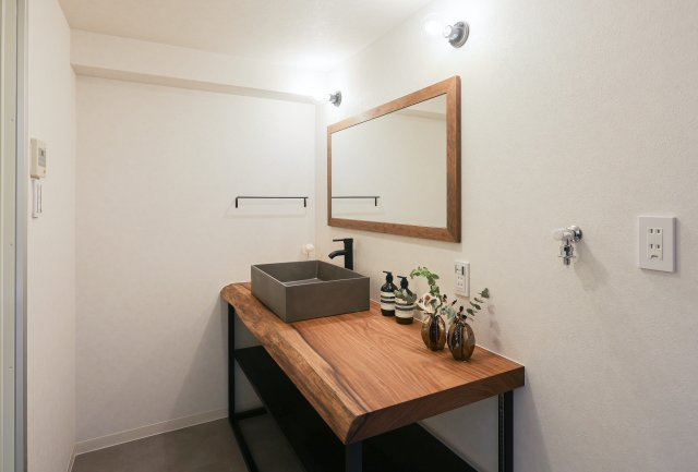COLORSグリーンヒル瀬田南20区画　大津市神領2丁目第二期のその他|～施工事例～　天然木造作洗面台♪