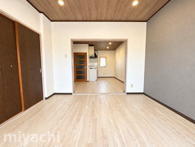 板野郡藍住町矢上字原の賃貸マンションの内装