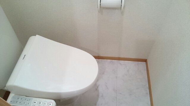 ソレイユＡのトイレ|ゆったりとした空間のトイレです
