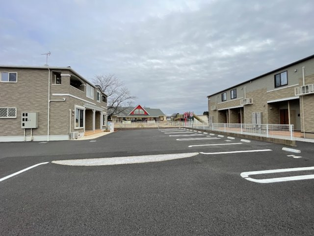 クレメントヒル　Ｃの駐車場|駐車場があるので、車を買う予定の方も安心です