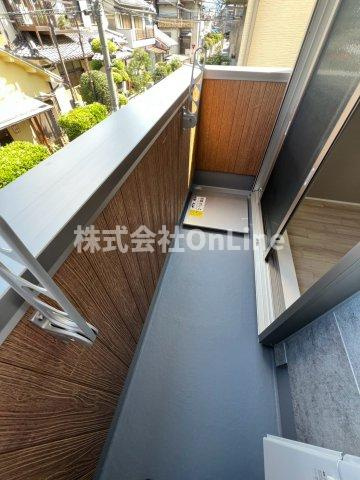 東大阪市鴻池町１丁目のアパートのバルコニー