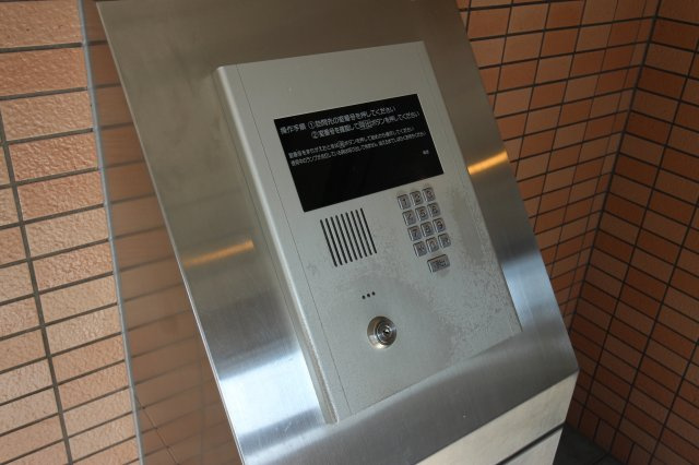 ルームズ学園北町のエントランス