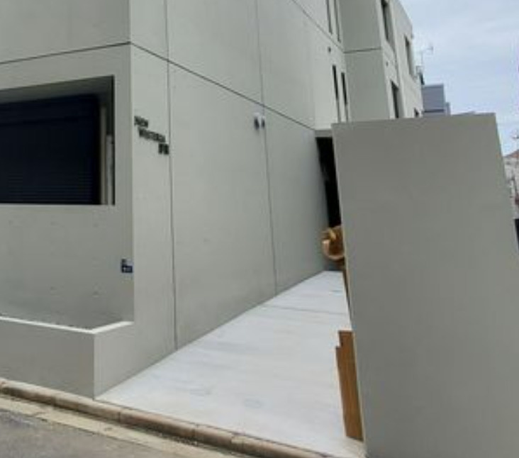 New Wisteria 浮間のエントランス