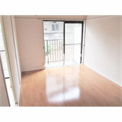 【居間・リビング】 | グリーンパレス用賀 | 洋室のお部屋です。