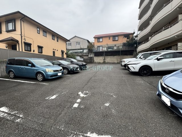 KAULANA　EASTの駐車場