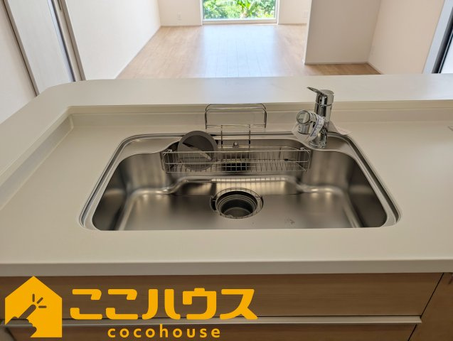 金武町金武　リーブルガーデン　新築戸建て　全3棟　3号棟のキッチン|洗い物のしやすいワイドシンク