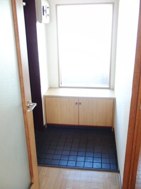 オリエンタルハイツの玄関