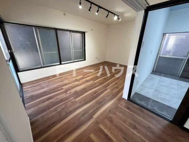 市川市曽谷7丁目戸建ての居間・リビング