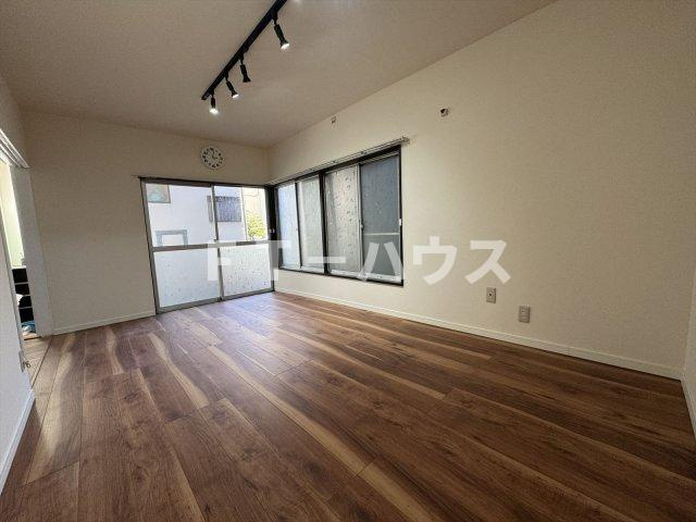 市川市曽谷7丁目戸建ての居間・リビング