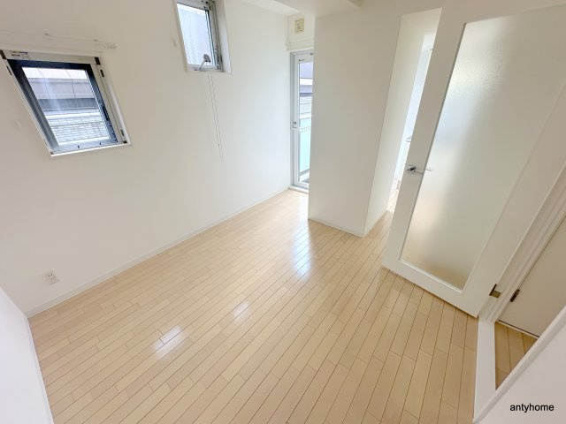 CHATEAU NAMBA RIPPLEの居間・リビング