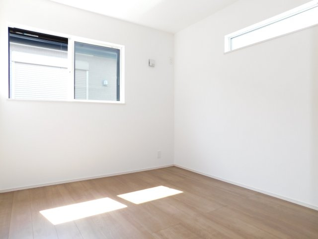 名古屋市西区大野木４丁目の新築一戸建の洋室|◇洋室◇　　南面で明るい洋室５．３帖　全居室収納完備♪