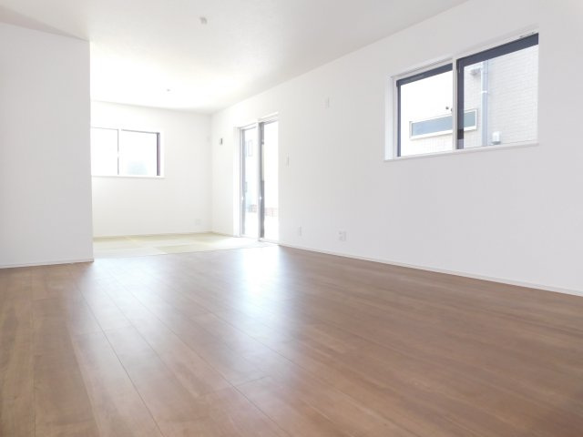 名古屋市西区大野木４丁目の新築一戸建の居間・リビング|◇リビング◇　　南面で明るく広いリビング２０．５帖　陽当たり良好で広々♪