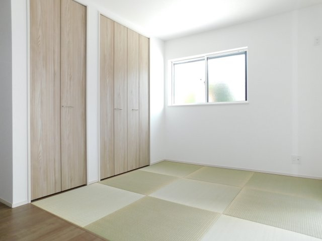 名古屋市西区大野木４丁目の新築一戸建の和室|◇タタミコーナー◇　　お子様の遊び場やお昼のスペースなどに利用できます♪　収納も充実♪　