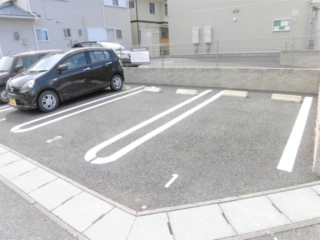 オーパスストークの駐車場
