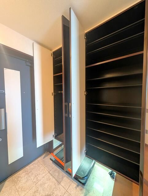 熊本市中央区新屋敷１丁目の賃貸マンションの玄関