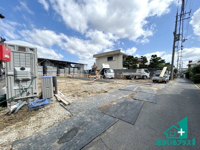 ●10(土)11(日)12(祝)現地説明会！　香芝市下田西　第2期　新築一戸建ての前面道路含む現地写真|周辺は閑静な住宅街です。前面道路もしっかりと有りますので車の出し入れも安心ですよ！
