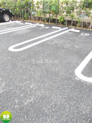 ラポール西大島イーストの駐車場