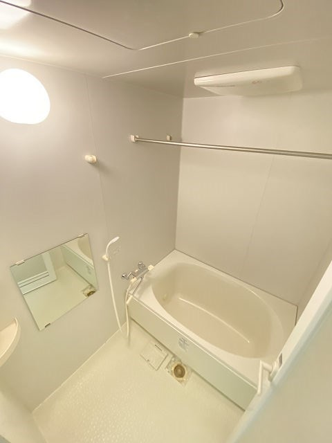 クレスト園田の浴室