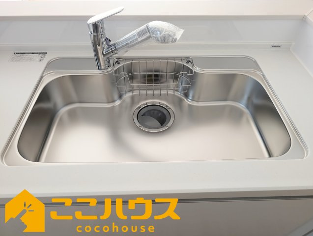 宜野湾市伊佐２丁目　ハートフルタウン　新築戸建て　全６棟　Ａ号棟のキッチン|洗い物のしやすいワイドシンク