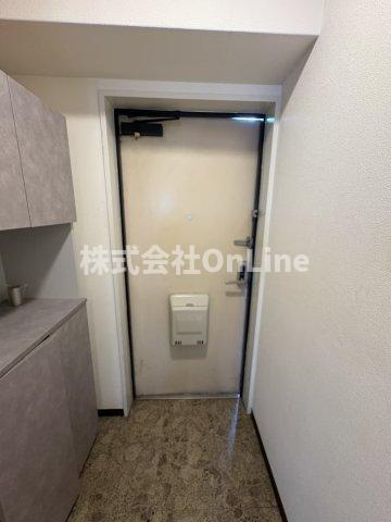東大阪市長田東１丁目の賃貸マンションの玄関