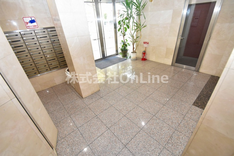 東大阪市長田東１丁目の賃貸マンションのロビー