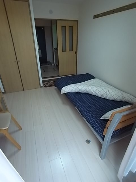尼崎市東園田町９丁目の賃貸マンションの寝室|広くて明るい寝室