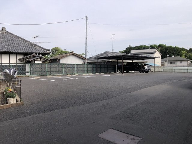 メゾネットいなよしの駐車場