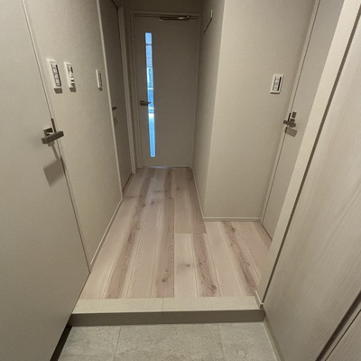 【玄関】 | ＭＯＣＸＩＯＮ　ＰＲＥＭＩＵＭ四谷大京町 | ※写真は同タイプ住戸です。