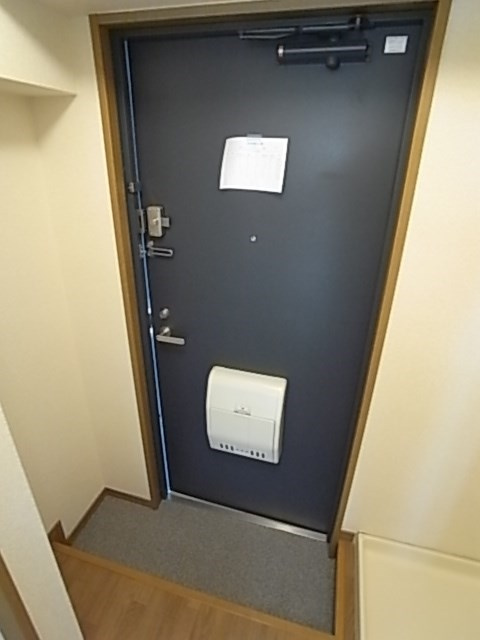 Kビルの玄関|明るい玄関です