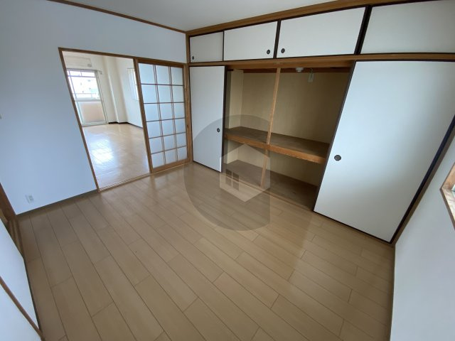 フォーレストコートA棟の洋室