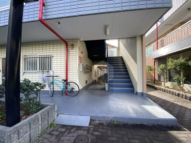 フォーレストコートＢ棟のエントランス