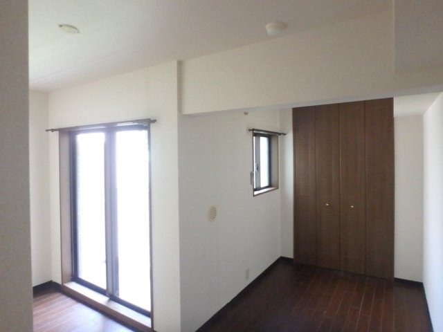 ロイヤルガーデン品川の居間・リビング|同建物内、別のお部屋の参考写真になります。
