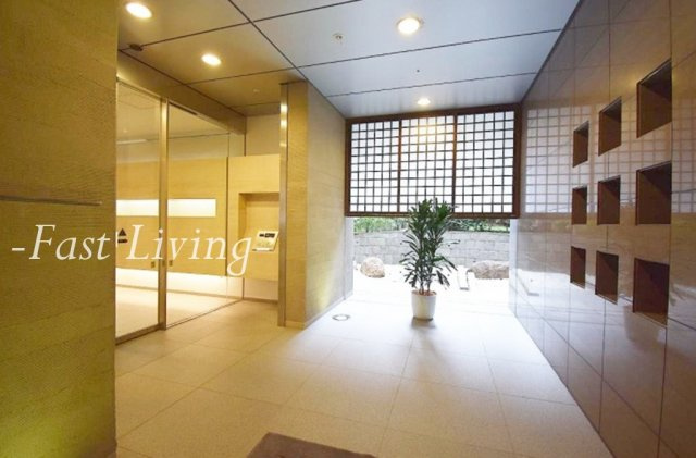 千代田区九段北４丁目の賃貸マンションのエントランス