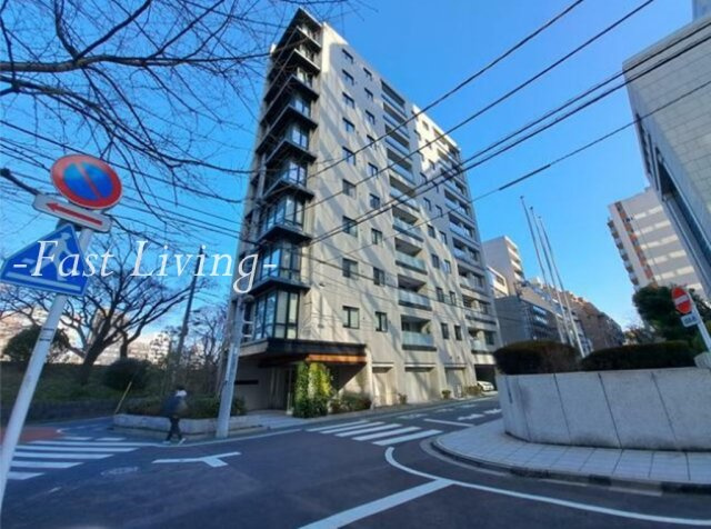 千代田区九段北４丁目の賃貸マンションのエントランス