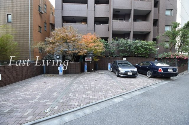 千代田区二番町の賃貸マンションの駐車場