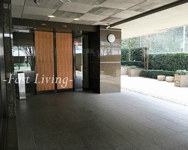 千代田区三番町の賃貸マンションのエントランス